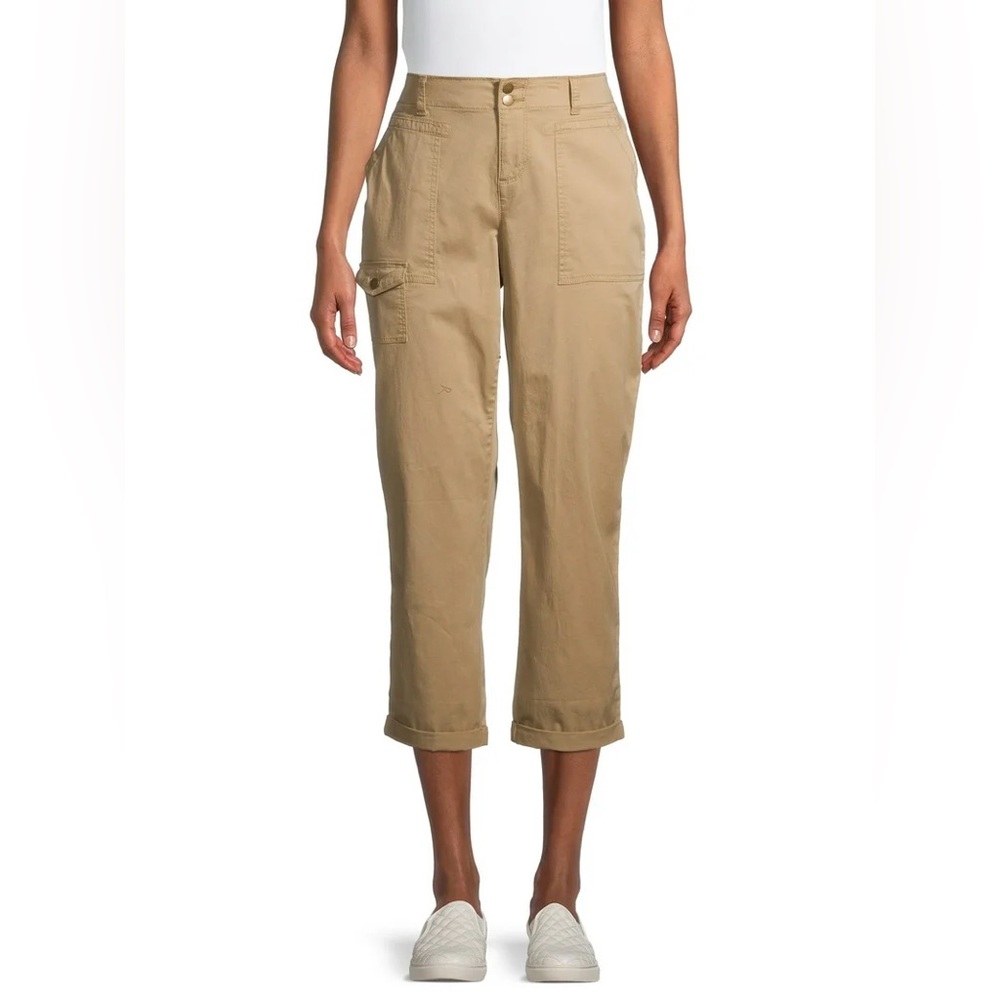 Time and Tru Womens Cargo Capri High Rise Relaxed Fit Beige 18 NWT New With Tag